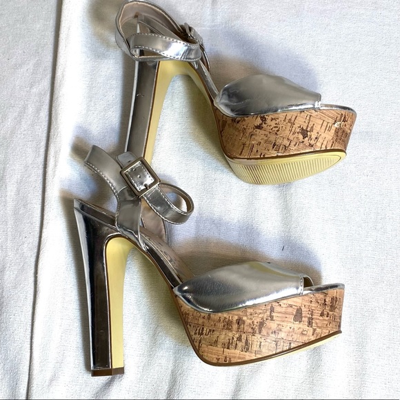 Silver high heeled open toe platform Halloween high heels. - Picture 12 of 16